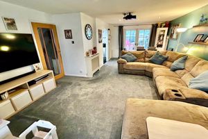 Lounge Diner- click for photo gallery